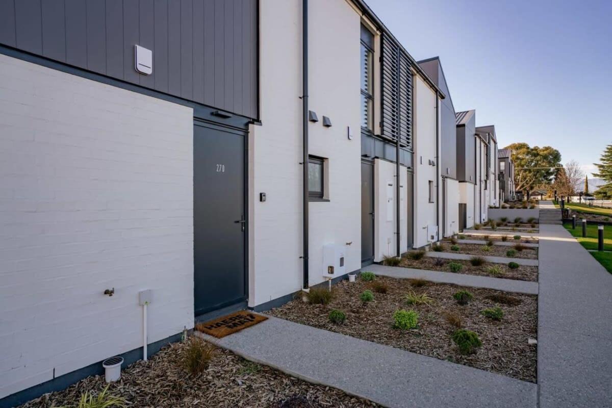 Albert Town Whare Exterior foto